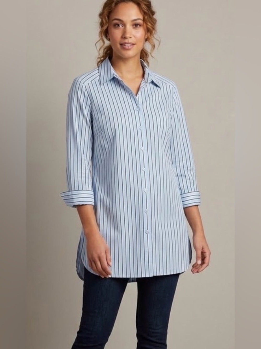 Get ready for Fall with this beautiful woman longer length shirt.